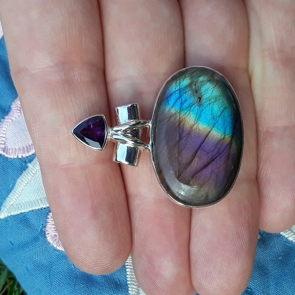 Vintage Jewelry - Gorgeous labradorite rainbow sterling silver gemstone pendant w/ amethyst